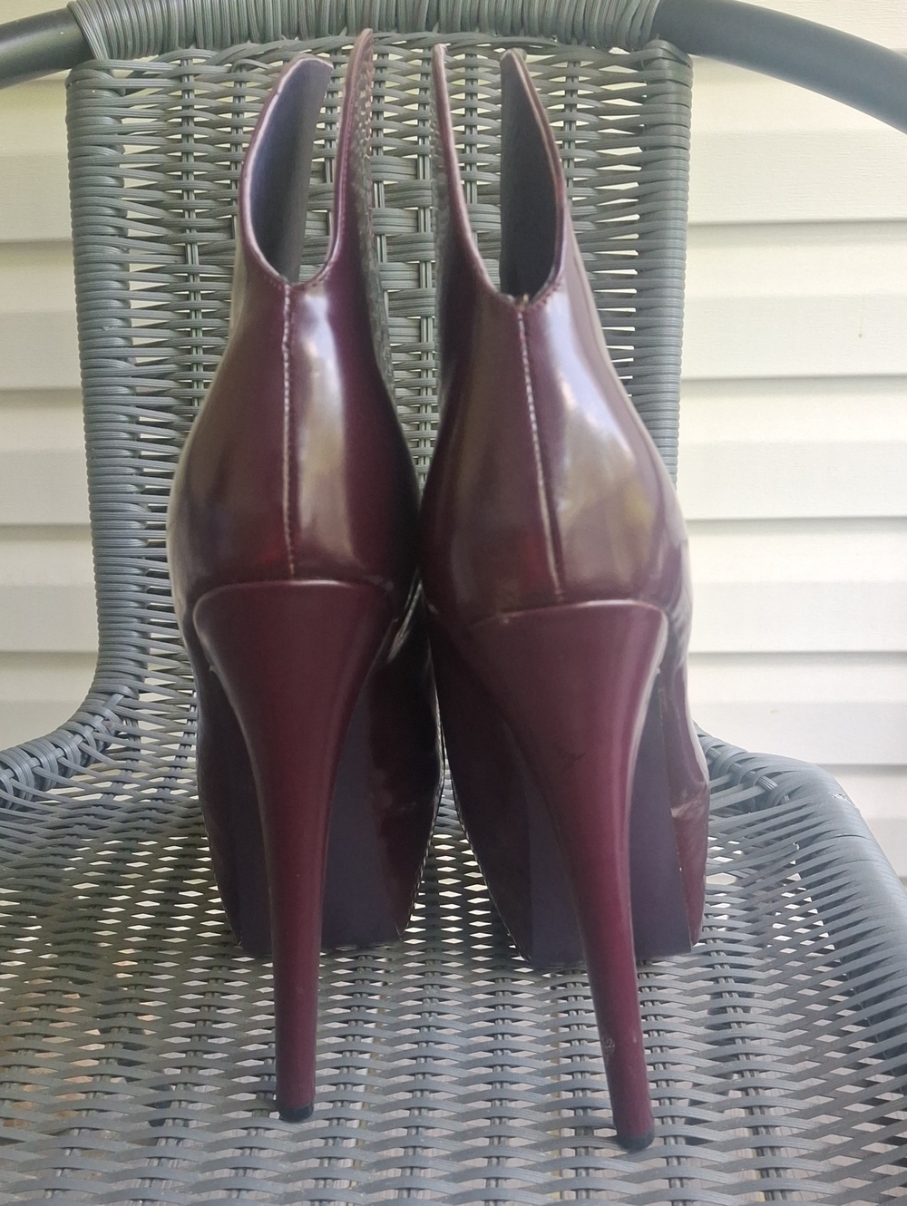 London Trash Deep Burgundy High Platform Ankle Booties, NEW - Picture 4 of 7